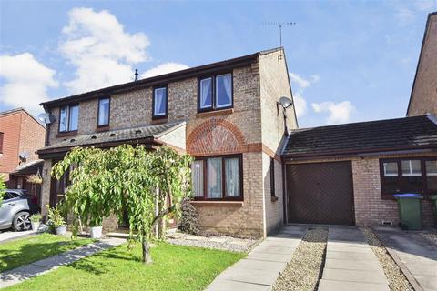 26 Walmer Close, Southwater, Horsham, RH13 9XY