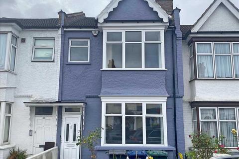 4 bedroom terraced house to rent, Montague Road, Hendon, NW4