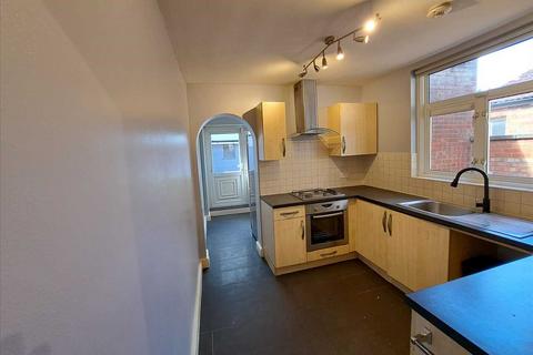 4 bedroom terraced house to rent, Montagu Road, Hendon, NW4