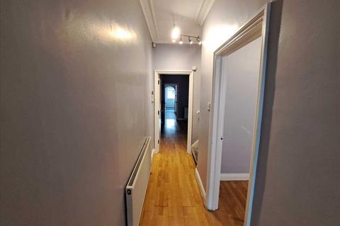 4 bedroom terraced house to rent, Montagu Road, Hendon, NW4