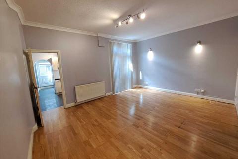 4 bedroom terraced house to rent, Montagu Road, Hendon, NW4
