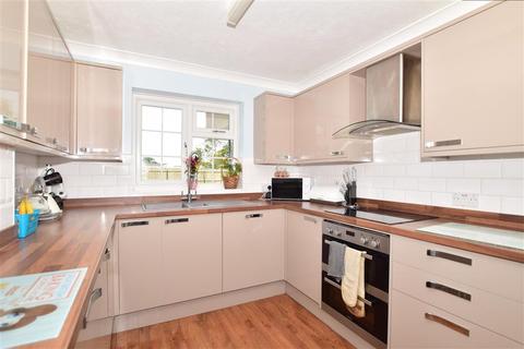 12 Beachmont Close, Greatstone, New Romney, TN28 8UG