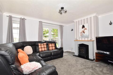 12 Beachmont Close, Greatstone, New Romney, TN28 8UG