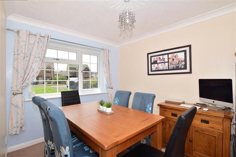 12 Beachmont Close, Greatstone, New Romney, TN28 8UG