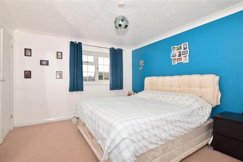 12 Beachmont Close, Greatstone, New Romney, TN28 8UG