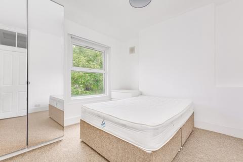 2 bedroom flat to rent, Theatre Street, London