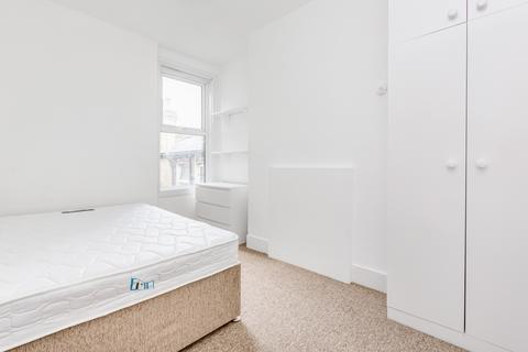 2 bedroom flat to rent, Theatre Street, London
