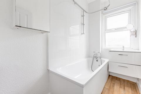 2 bedroom flat to rent, Theatre Street, London