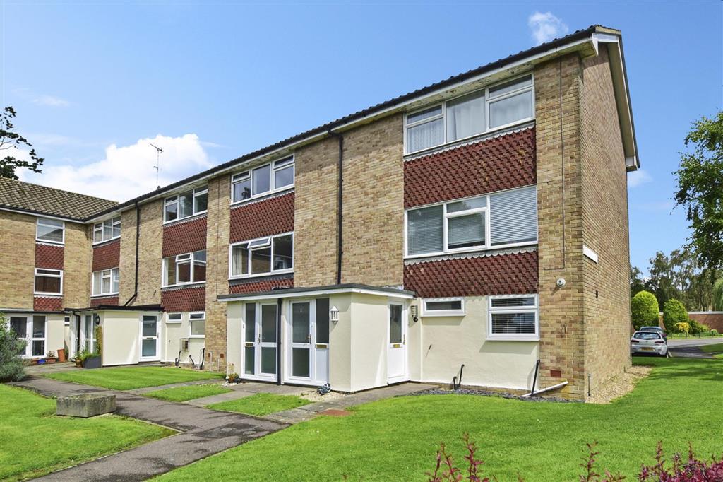 York Close, Horsham, West Sussex 1 bed ground floor flat £200,000
