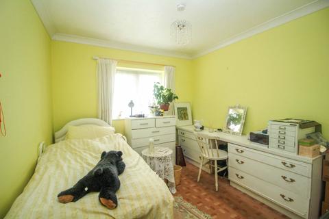 2 bedroom retirement property for sale - Abbs Cross Gardens, Hornchurch, Essex, RM12