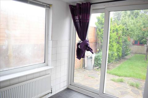 2 bedroom end of terrace house to rent - Durham Road, Feltham, Middlesex, TW14