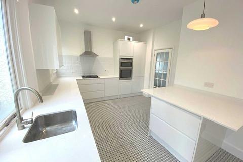 4 bedroom semi-detached house to rent, Christchurch Crescent, Radlett