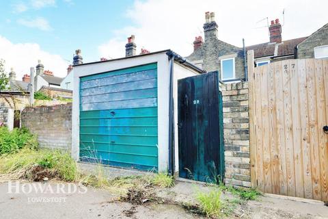 29 Avondale Road, Lowestoft, NR32 2HU