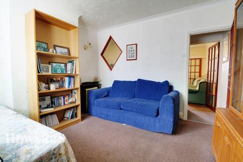 29 Avondale Road, Lowestoft, NR32 2HU