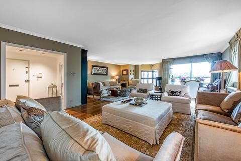 4 bedroom flat to rent, Waterside Point, Anhalt Street, Battersea, London, SW11
