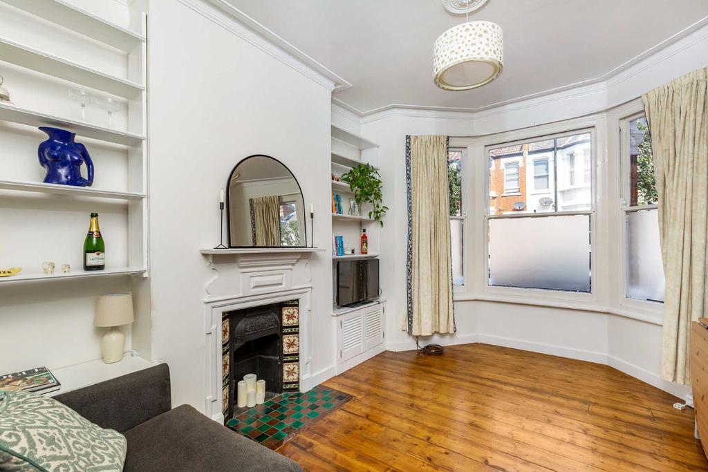 Mablethorpe Road, Fulham, London, SW6 2 bed apartment £550,000