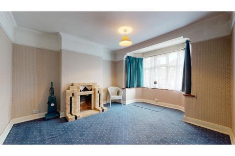 7 Cotswold Close, Uxbridge, UB8 2NA