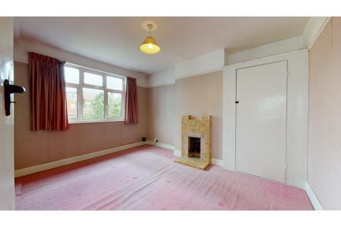 7 Cotswold Close, Uxbridge, UB8 2NA
