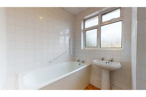 7 Cotswold Close, Uxbridge, UB8 2NA
