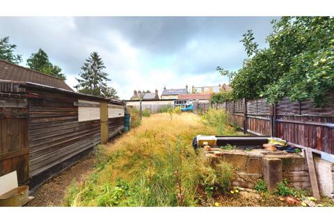 7 Cotswold Close, Uxbridge, UB8 2NA