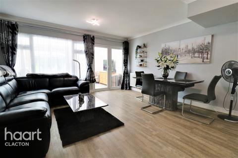 22 Broadstrood, St Osyth, Clacton-on-sea, CO16 8RE