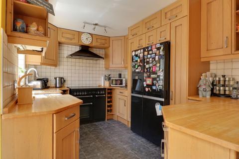 7 Adcock Close, Corby Glen, Grantham, NG33 4HT