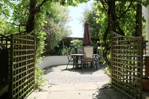 7 Adcock Close, Corby Glen, Grantham, NG33 4HT