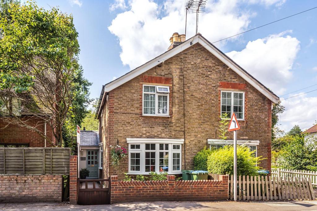 Hare Lane, Claygate, Esher, KT10 2 bed semidetached house £550,000