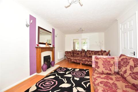 82 Beech Hill, Haywards Heath, RH16 3TT