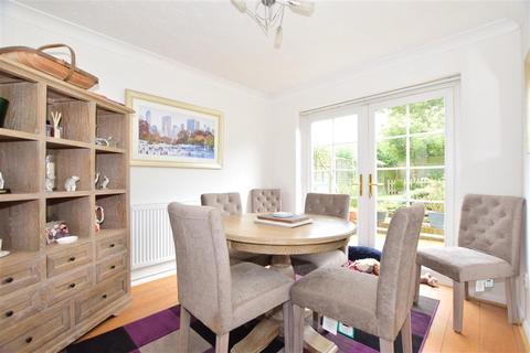 82 Beech Hill, Haywards Heath, RH16 3TT