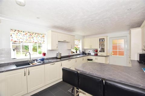 82 Beech Hill, Haywards Heath, RH16 3TT