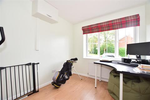 82 Beech Hill, Haywards Heath, RH16 3TT