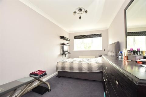 82 Beech Hill, Haywards Heath, RH16 3TT