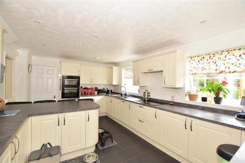 82 Beech Hill, Haywards Heath, RH16 3TT