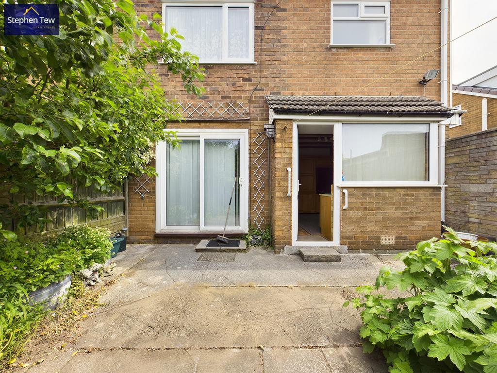 33 Hampshire Place, Blackpool FY4 5BA 3 bed semidetached house £175,000