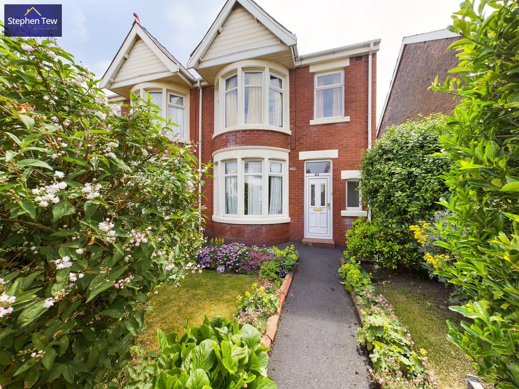 42 Bournemouth Road, Blackpool FY4 1LP 3 bed semidetached house £160,000