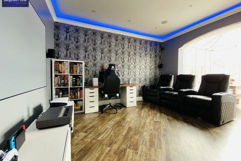 92 Arnold Avenue, Blackpool, FY4 2EW