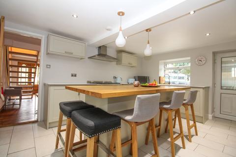5 Apperley Lane, Yeadon, Leeds, LS19 6DA