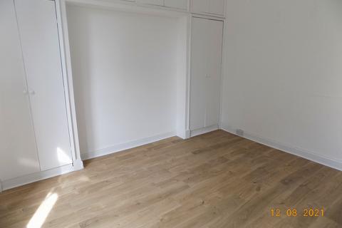 2 bedroom flat to rent, 5 Main Road Flat 0/2, Paisley PA1 2TG