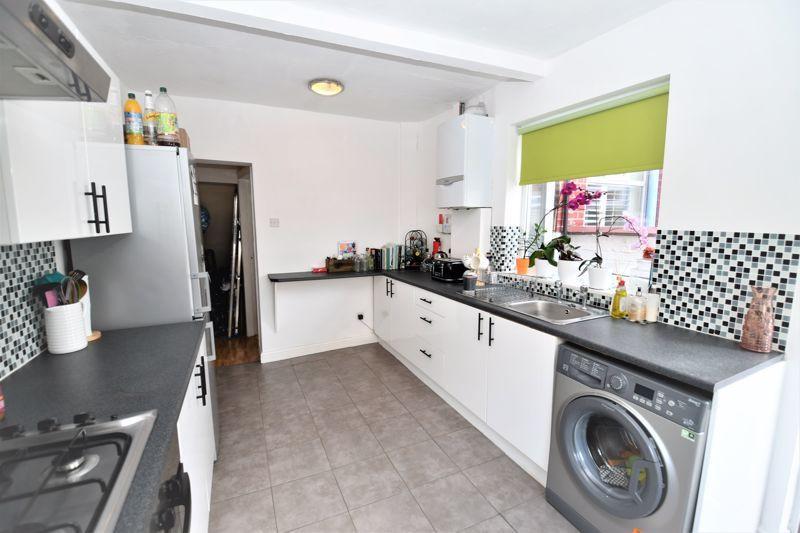 Hewitt Avenue, London, N22 3 bed terraced house £1,900 pcm (£438 pw)