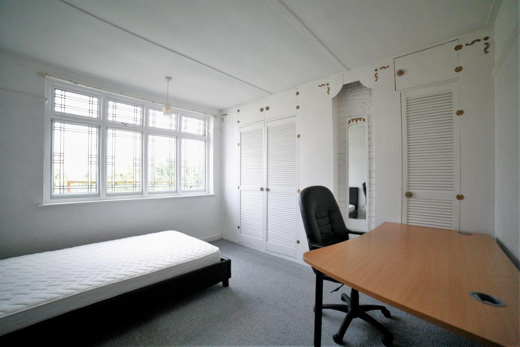 Mackie Grove, Filton, Bristol, Gloucestershire 4 bed semidetached