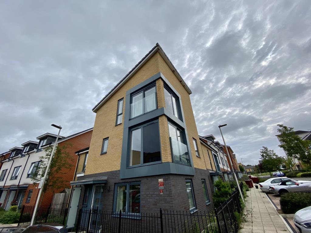 Island, Reading, RG2 4 bed end of terrace house £2,000 pcm (£