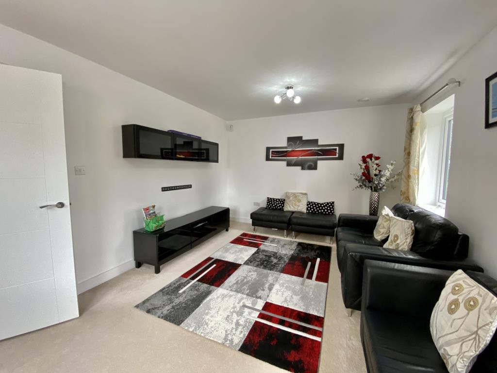Island, Reading, RG2 4 bed end of terrace house £2,000 pcm (£
