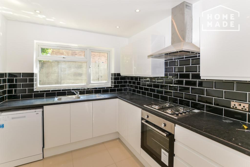 Chesterton Road, Plaistow, E13 5 bed terraced house £2,250 pcm (£519 pw)