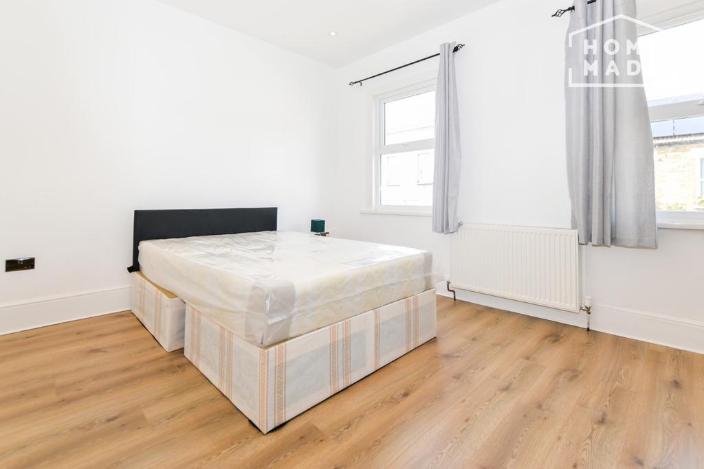 Chesterton Road, Plaistow, E13 5 bed terraced house £2,250 pcm (£519 pw)