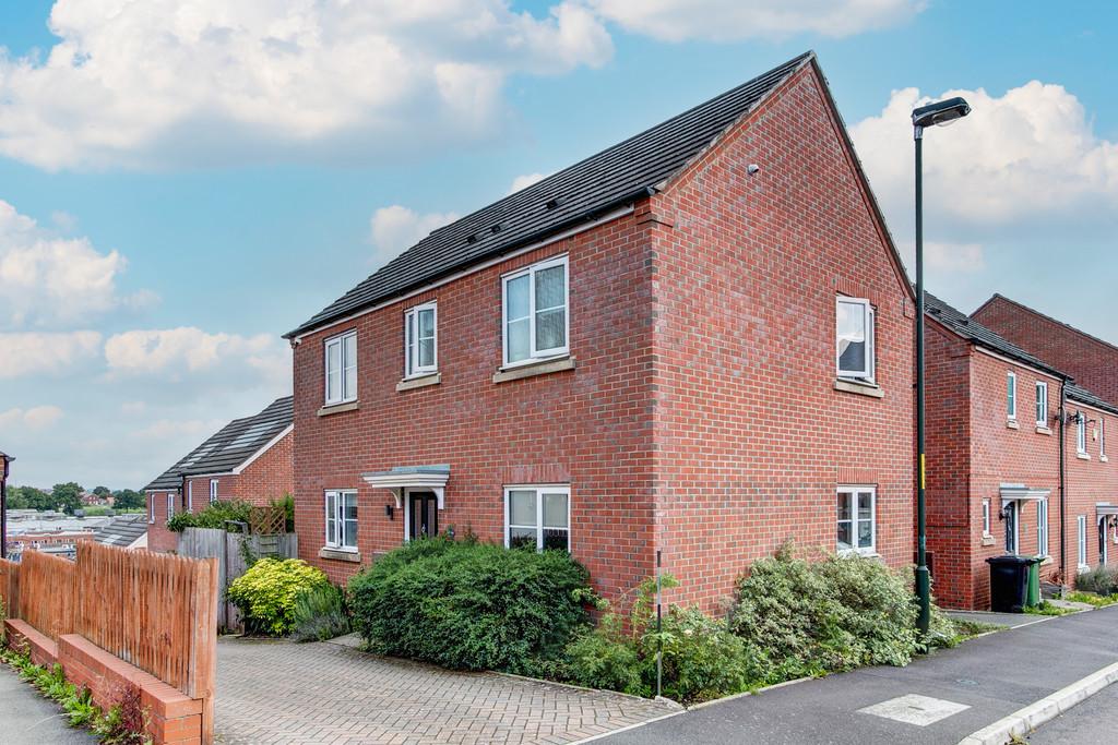 Dixon Close, Enfield, Redditch, B97 6AP 3 bed link detached house £