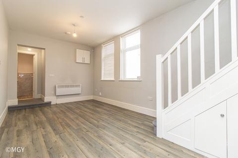 2 bedroom maisonette to rent, North Road, Cardiff