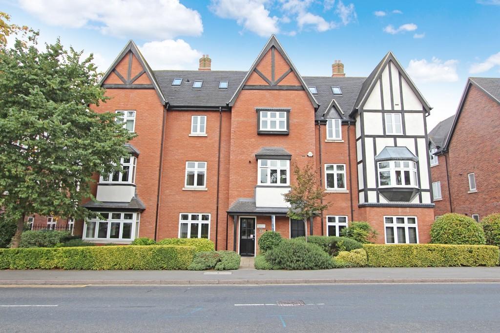Station Road, Dorridge 2 bed apartment £235,000