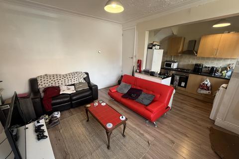 4 bedroom end of terrace house to rent, Lumley Terrace, Leeds, West Yorkshire, LS4