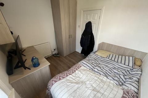 4 bedroom end of terrace house to rent, Lumley Terrace, Leeds, West Yorkshire, LS4